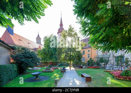 Rathaus, Stadtverwaltung, Grünanlage, Johanniskirche, Stiftskirche, Feuchtwangen, Mittelfranken, Franken, Bayern, Deutschland, Europa Stockfoto