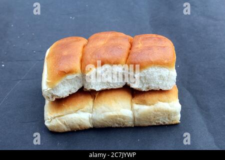 Brot pav Lebensmittel isoliert auf schwarzem Hintergrund Stockfoto