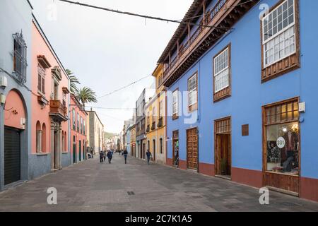 Typische Häuserzeile in Calle San Agustin, San Cristobal de La Laguna, Teneriffa, Kanarische Inseln, Spanien Stockfoto
