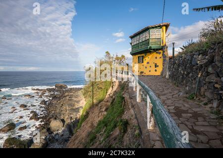 Traditionelles Haus am Küstenwanderweg von San Juan de la Rambla nach Los Realejos an der Nordküste, Atlantik, Teneriffa, Kanarische Inseln, Spanien Stockfoto