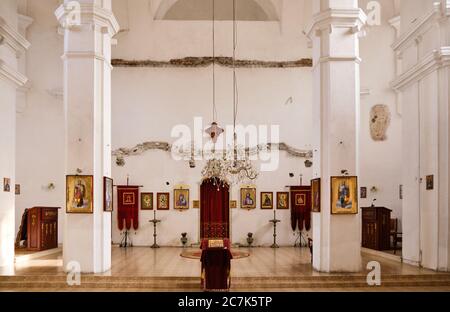 Fruska Gora, Vojvodina / Serbien - 26. Januar 2020: Das Innere des Klosters Sisatovac (Šišatovac), serbisch-orthodoxes Kloster, das im 13. Jahrhundert erbaut wurde Stockfoto