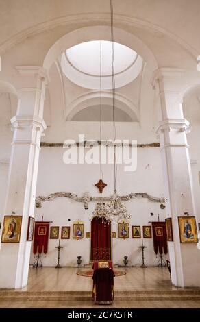 Fruska Gora, Vojvodina / Serbien - 26. Januar 2020: Das Innere des Klosters Sisatovac (Šišatovac), serbisch-orthodoxes Kloster, das im 13. Jahrhundert erbaut wurde Stockfoto