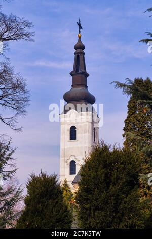 Kloster Sisatovac (Šišatovac), serbisch-orthodoxes Kloster, erbaut im 13. Jahrhundert in der Region Srem der Vojvodina in Serbien Stockfoto