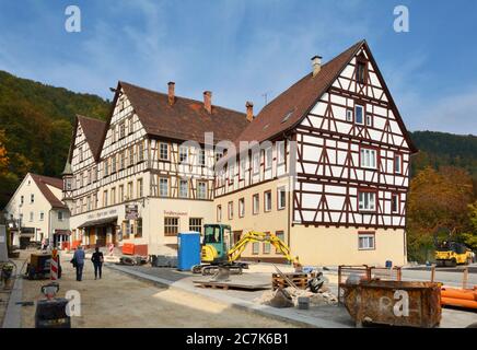 Blaubeuren, Baden-Württemberg, Deutschland, der Gasthof Metzgerei zum Waldhorn in der Fachwerkstadt Blaubeuren, Baustelle Stockfoto