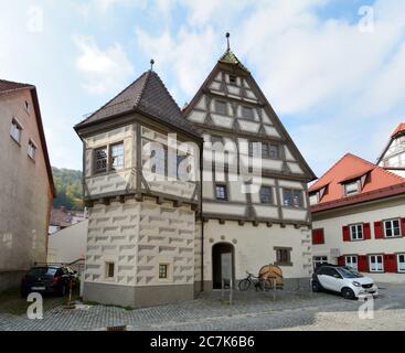 Blaubeuren, Baden-Württemberg, Deutschland, das kleine große Haus in der Fachwerkstadt Blaubeuren Stockfoto