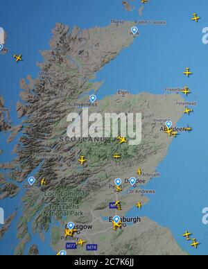 Flugverkehr auf Schottland (17. juli 2020, UTC 15.05), im Internet mit Flightradar 24-Standort, während der Coronavirus-Pandemie Stockfoto