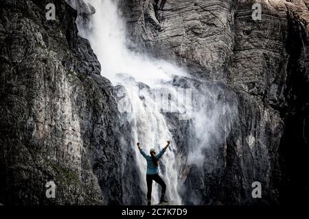 Großer Wasserfall im Cirque de Gavarnie, Nationalpark der Pyrenäen, Frankreich Stockfoto