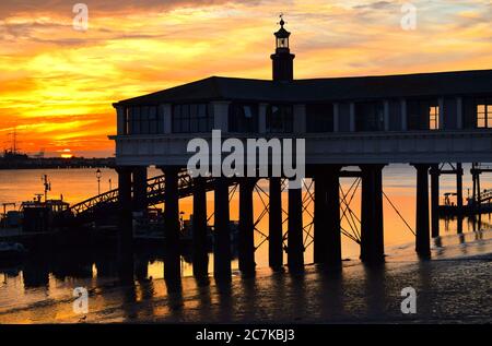 Samstag, 18. Juli. Gravesend, Themse, Großbritannien. Gravesend Town Pier. Stockfoto