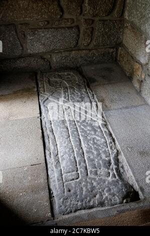 Grabstein in der Matriz-Kirche, in Fafe, Portugal Stockfoto