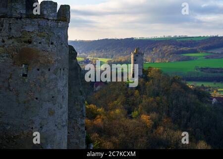 Blick von der Rudelsburg auf die Burg Saaleck bei Saaleck, an der Romanik, Bad Kösen, Burgenlandkreis, Sachsen-Anhalt, Deutschland Stockfoto