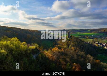 Blick von der Rudelsburg auf die Burg Saaleck bei Saaleck, an der Romanik, Bad Kösen, Burgenlandkreis, Sachsen-Anhalt, Deutschland Stockfoto