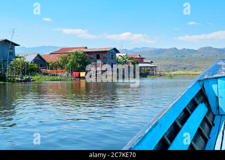 Schwimmende Holzhäuser am Inle Lake in Shan, Myanmar Stockfoto