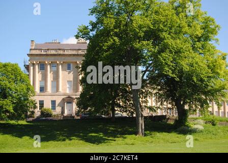 BATH, ENGLAND., VEREINIGTES KÖNIGREICH - 21. Jul 2019: The Royal Crescent, Bath, Somerset, England. Juli 21, 2019. Entworfen von John Wood the Younger und bui Stockfoto