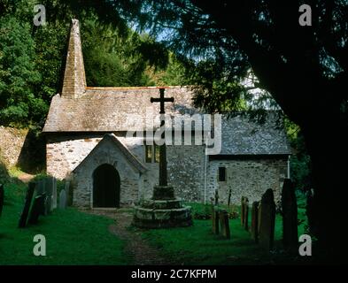 Blick nordöstlich von St. Beauuno's mittelalterliche Kirche, Culbone, Somerset, England, UK, angeblich die kleinste komplette Kirche in England mit Platz für 33 Personen. Stockfoto