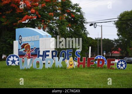 Fort Lauderdale, FL, USA. Juli 2020. Eine allgemeine Ansicht des Broward Health Hospital, da Florida's Department of Health am Freitag 11,000 neue Fälle von COVID-19 an einem einzigen Tag am 17. Juli 2020 in Fort Lauderdale, Florida, bestätigte. Kredit: Mpi04/Media Punch/Alamy Live Nachrichten Stockfoto