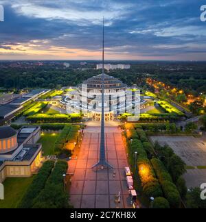 Breslau, Polen. Luftaufnahme der Centennial Hall (Hala Stulecia) - historisches Gebäude für Ausstellungen und Konzerte verwendet Stockfoto