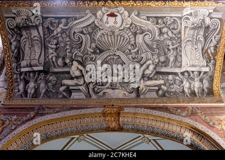 Ein Teil einer der vielen Fresken, die bedecken Die Wände der Hauptkapelle der spanischen Renaissance von Real Monasterio de San Jeronimo de Granada Stockfoto