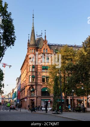 Oslo, Norwegen - 10. September 2019: Hard Rock Cafe am Karl Johans Tor in der Nähe des Osloer Rathauses. Architektur im Stadtzentrum Stockfoto