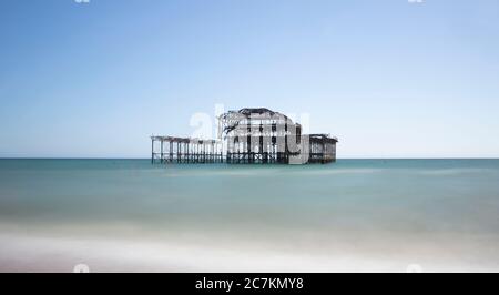 West Pier in Brighton mit noch Wasser lange Exposition Stockfoto
