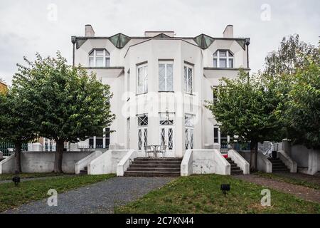 Prag, Tschechische Republik - Juli 11 2020: Kubistische Villa Kovarovic in Vysehrad Prag nach einem Entwurf von Josef Chochol Stockfoto