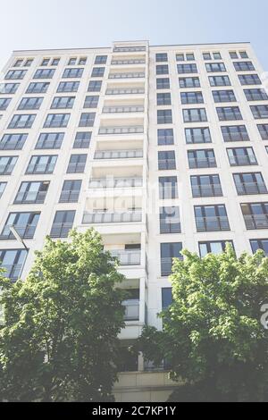 Leben, leben und arbeiten Sie modern in München, der bayerischen Landeshauptstadt an der Isar. Stockfoto