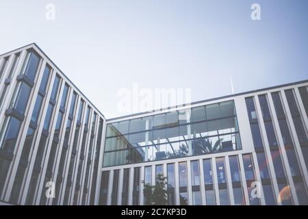 Leben, leben und arbeiten Sie modern in München, der bayerischen Landeshauptstadt an der Isar. Stockfoto