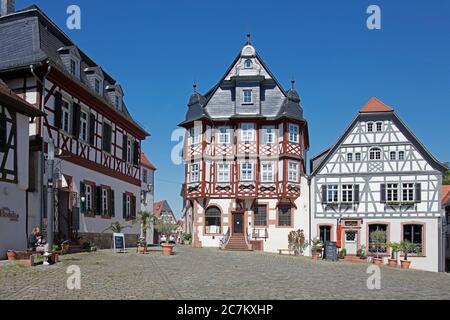 Ehemalige Apotheke Pirsch, 1817/18 Lehrzeit des späteren weltbekannten Chemikers Justus von Liebig (1803-1873), Marktplatz, Fachwerkhäuser, Heppenheim, Bergstraße, Odenwald, Hessen, Deutschland Stockfoto