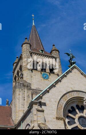 Ein Blick auf den Kirchturm der Pauluskirche in Basel Stockfoto