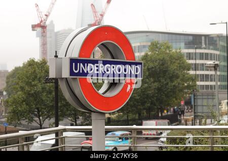 London, England, Großbritannien. Mai 07 2020. Verregnete Straßen. U-Bahn London Stockfoto