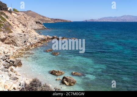 Auf der griechischen Insel Paros und ein Blick auf Meer die Nachbarinsel Naxos Stockfoto