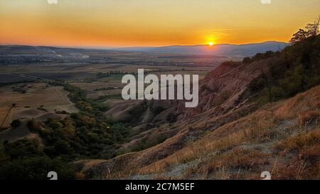 Von Sonnenuntergang mit einem schönen Blick auf ein Feld Stockfoto