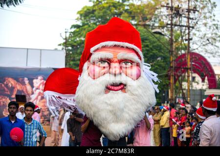 Farbenfroh nach Santa's flashmob von Buon Natale Weihnachten fest Thrissur 2017, thrissur, Kerala, Indien eine einzigartige Weihnachtsfeier whe Stockfoto