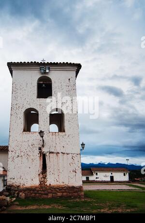 Alte Kirche Glockenturm in Chinchero Peru, Südamerika Stockfoto