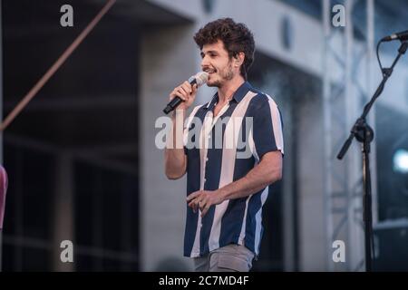 Miki Núñez Auftritt in Anella Olímpica, Barcelona 8. Juli. 2020. Fotograf: Ale Espaliat Stockfoto