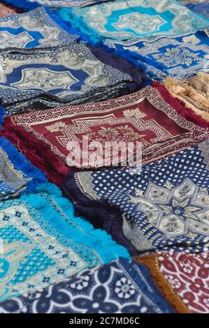 Bunte Teppiche auf einem Markt in Marrakesch in Marokko Stockfoto