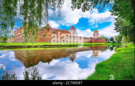 Landschaft mit Mittelalter Fagaras Zitadelle in Siebenbürgen gebaut im XV Jahrhundert gebaut. Fagaras, Siebenbürgen. Rumänien Stockfoto