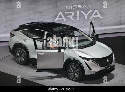 Yokohama, Japan. Juli 2020. Der neue Elektro-Crossover-SUV "Ariya" von Nissan Motors wird am Samstag, 18. Juli 2020, in der Galerie der globalen Zentrale von Nissan Motors in Yokohama, Präfektur Kanagawa, Japan, gezeigt. Nissan stellte die neue 'Ariya' am 15. Juli während einer virtuellen Veranstaltung im demnächst eröffneten Nissan Pavilion in Yokohama vor. Foto von Keizo Mori/UPI Kredit: UPI/Alamy Live News Stockfoto