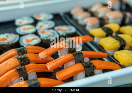 Genießen Sie die verschiedenen Arten von Street Food in Nord-Thailand Stockfoto