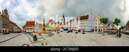 Landsberg am Lech, Deutschland - 25. SEPTEMBER 2014: Panorama der Altstadt mit traditioneller Architektur von Landsberg am Lech, Bayern, Deutschland, EUR Stockfoto