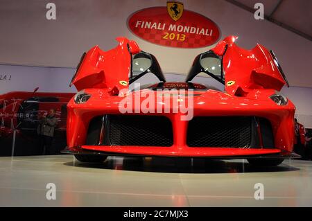 MUGELLO, IT, November 2013: Ferrari La Ferrari auf dem Kurs Mugello während des Finali Mondiali Ferrari 2013. Italien. Stockfoto