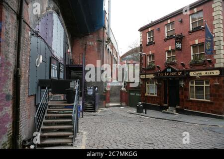 Unter den Bögen: Salisbury, New Wakefield Street, Manchester, England, UK Stockfoto