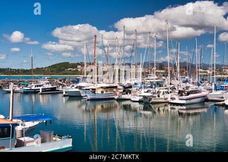 Kleine Yachten und Boote, die im Hafen von Coffs Harbour, an der Ostküste von New South Wales, Australien, festgemacht sind Stockfoto