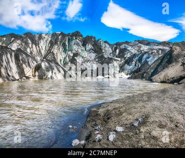 Fantastische Aussicht auf den Solheimajokull Gletscher im Katla Geopark an der isländischen Atlantikküste. Lage: Südgletschenzunge der Myrdalsjokull-Eiskappe, Stockfoto