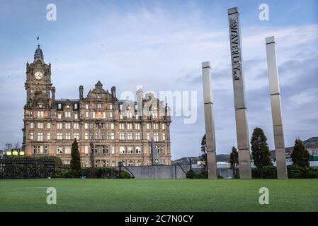 Balmoral Hotel in der Princes Street in Edinburgh, der Hauptstadt von Schottland, Teil von Großbritannien, Blick vom Dach der Waverley Mall Stockfoto