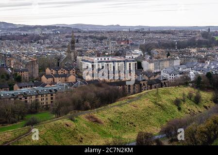 Luftaufnahme vom Holyrood Park in Edinburgh, der Hauptstadt von Schottland, Teil von Großbritannien Stockfoto