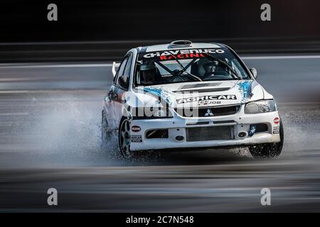 Mailand, Italien, 03. Juni 2018: Mitsubishi Lancer Evolution in Aktion während der 1. Drift Show Il Destriero auf dem IPER Drive in Mailand. Stockfoto