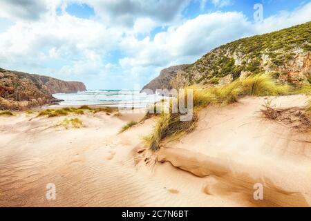 Reizvolle Aussicht auf den Strand Cala Domestica mit herrlichen Sanddünen. Lage: Buggerru, Süd-Sardinien, Italien Europa Stockfoto