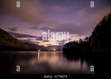 Eine wolkig Nacht auf Ullswater im Seengebiet Stockfoto