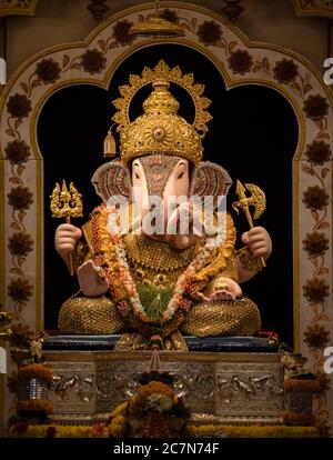 Vertikale Aufnahme von Ganesha Idol aus Pune, Indien Stockfoto