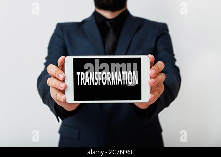 Textschild mit Transformation. Geschäftsfoto zeigt eine dramatische oder schwungvolle Veränderung der Form oder des Aussehens Modell zeigt schwarzen Bildschirm Mod Stockfoto